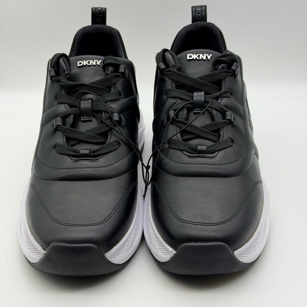 NWT DKNY Decorah Women’s Black and White Sneakers 8,5